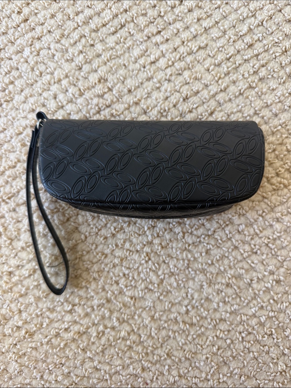 OAKLEY WOMEN BLACK ZIPPERED SUNGLASSES SOFT ZIP AROUND CASE WRISTLET CLUTCH